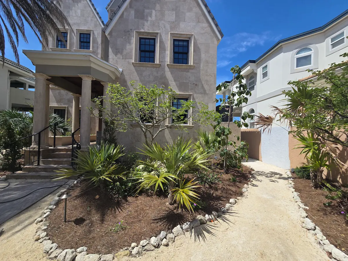 Well-maintained native landscape in Tampa Bay